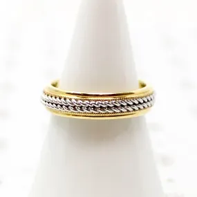 Luxurious 18k Gold Band with Platinum Twist Detail